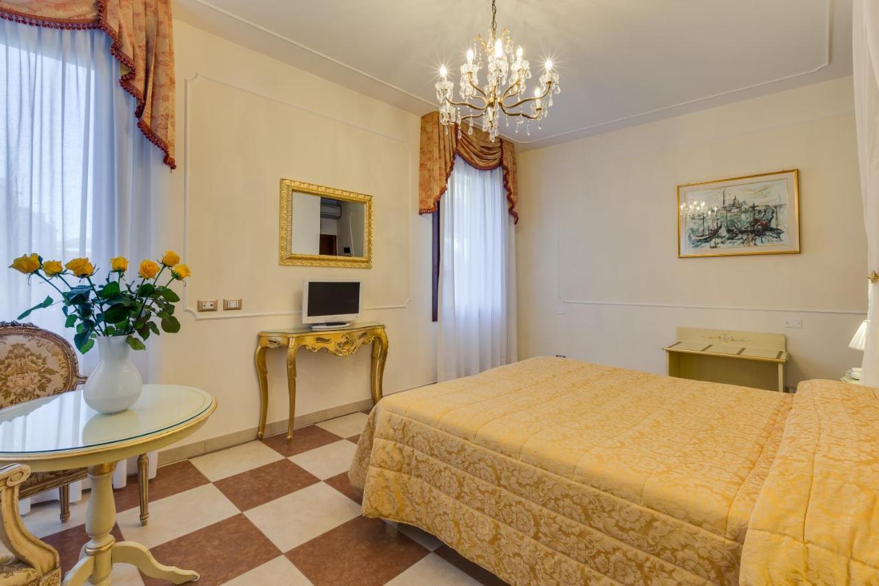Hotel Bernardi Semenzato Venetië Buitenkant foto