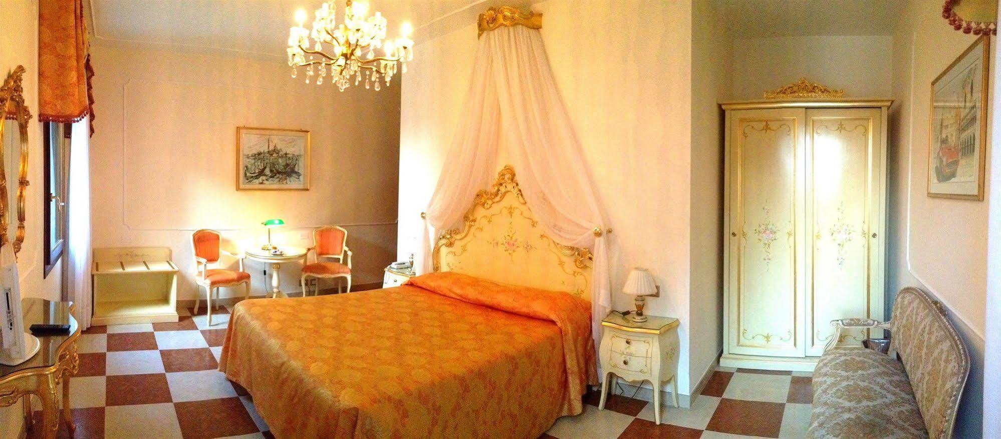 Hotel Bernardi Semenzato Venetië Buitenkant foto